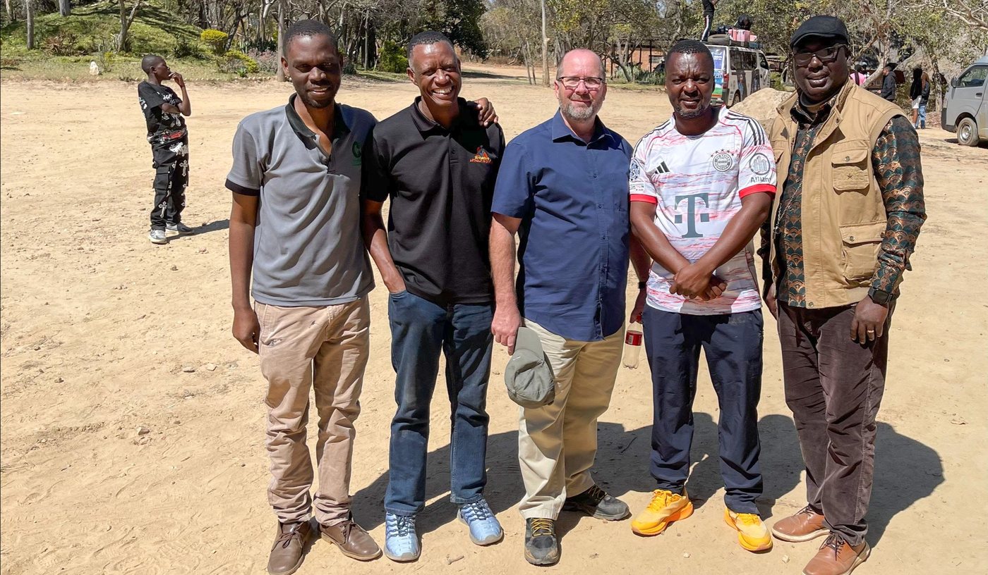 Charl van Wyk, Cozmore and camp helpers in Zimbabwe
